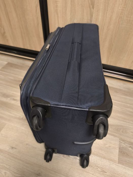 Чемодан бошьшого размера на колесах, валіза для подорожей тканина