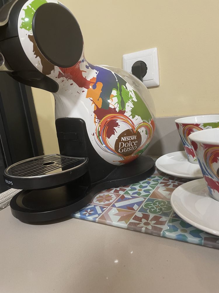 Máquina de Café Dolce Gusto - edição limitada