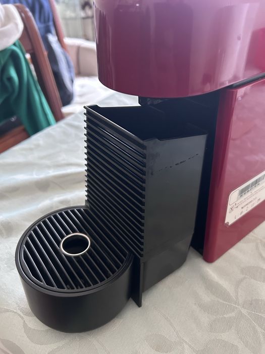 Maquina nespresso Essenza plus D45