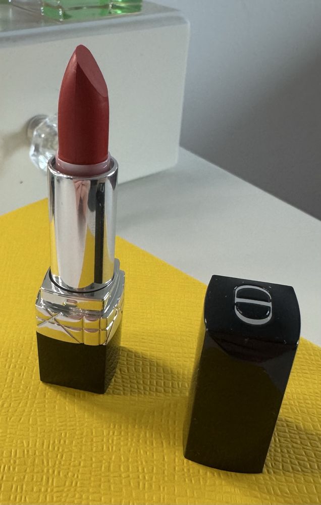 Oryginalna, nowa szminka Dior czerreń okazja