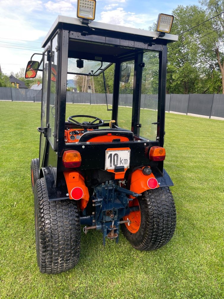 Traktorek Kubota B7400