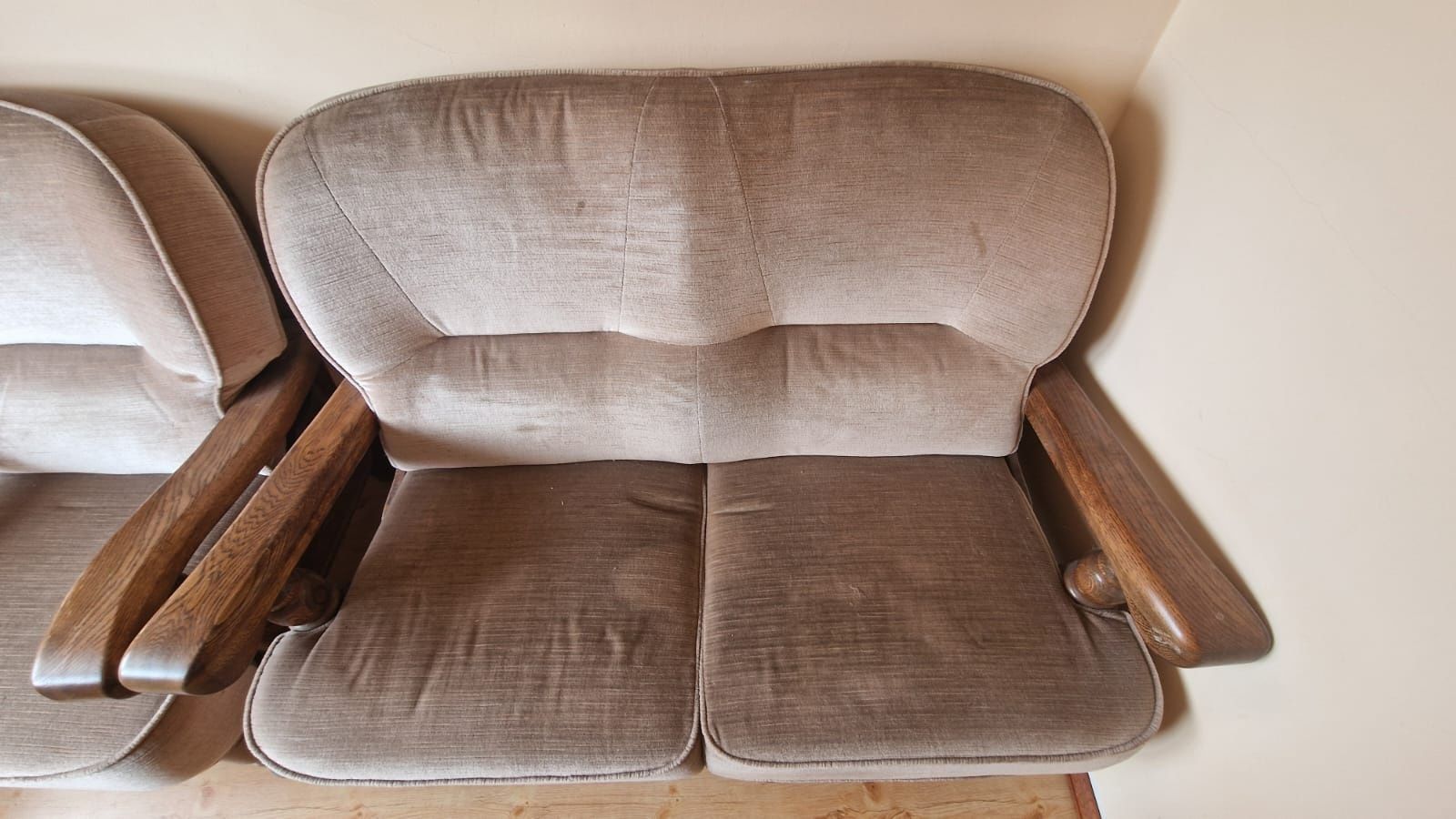 Sofa brązowa w stylu antyk