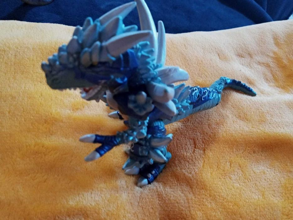 6 dinossauros varios tamanhos como novos