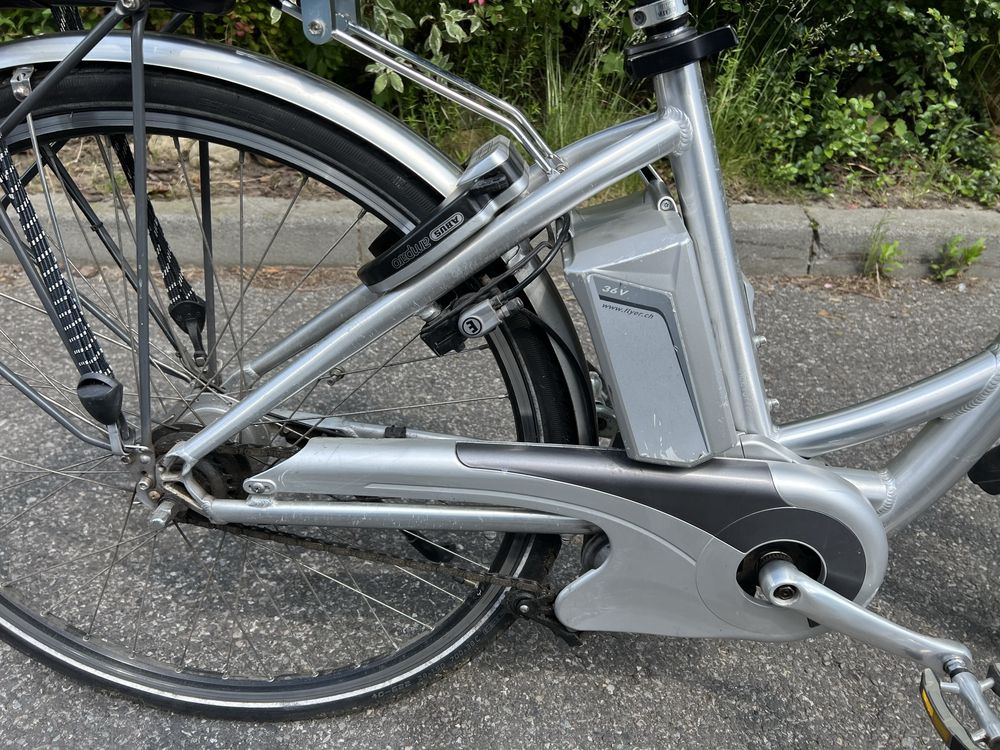 Szwajcarski rower elektryczny FLYER 36V z uszkodzoną bateria 12AH / B
