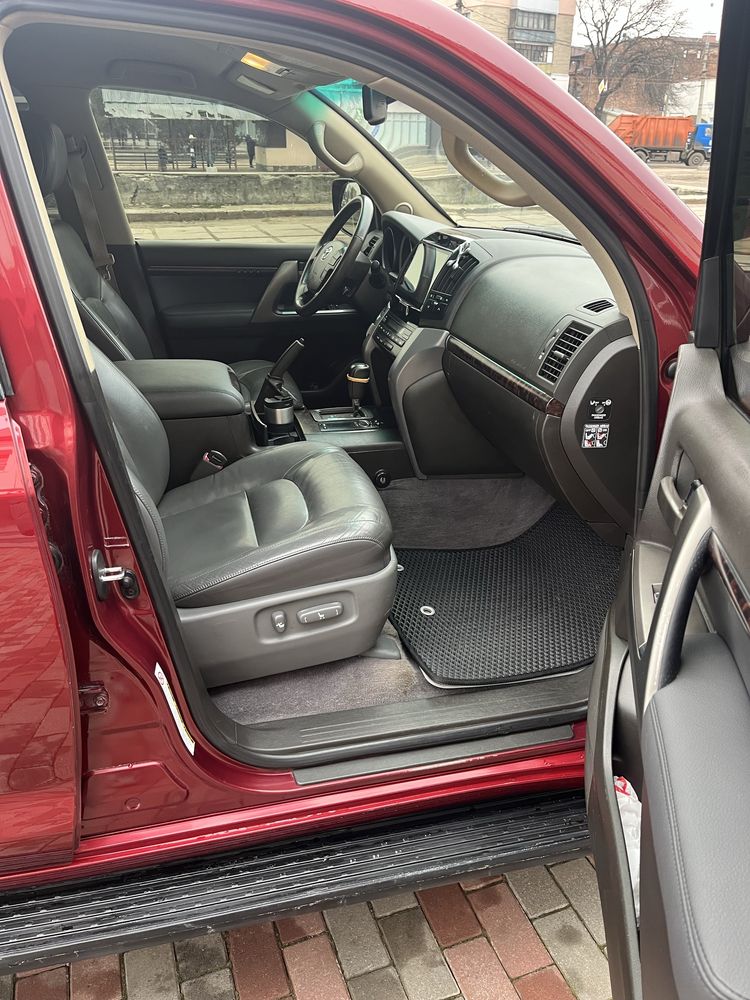 Toyota Land Cruiser 200