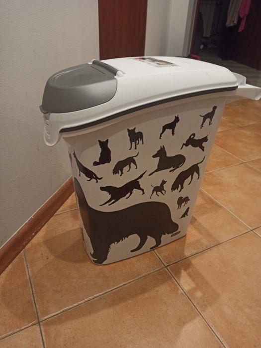 Pojemnik na karmę curver petlife