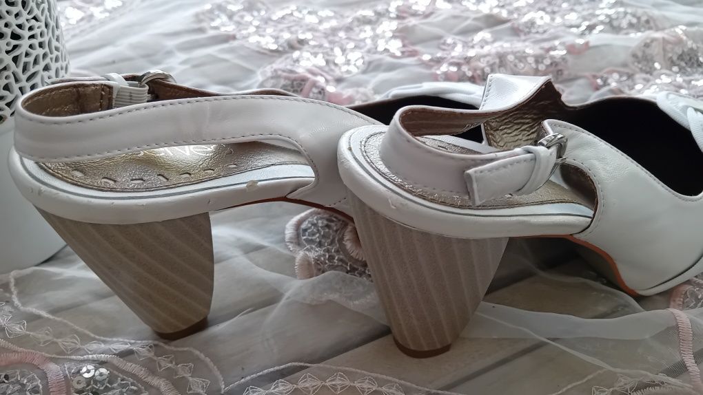 Buty na obcasie 39,czułenka, Reserved białe, ecru