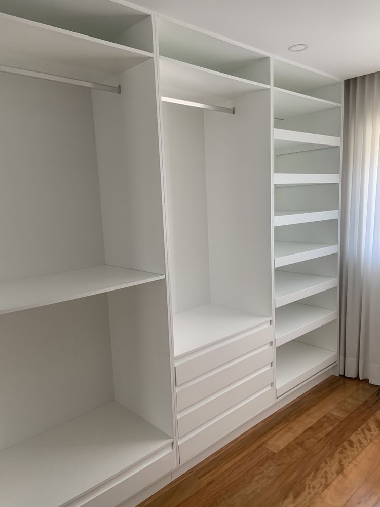 Closet lacada em branco