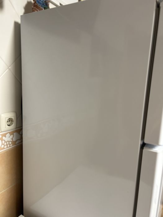 Vendo frigurifico Hotpoint Ariston.( na compra do frigurifico ofereco