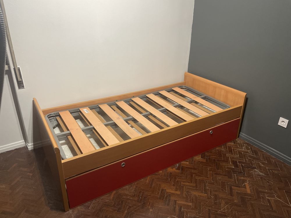 Cama de Solteiro com Gavetão com Colchoes mais Mesinha de Cabeceira