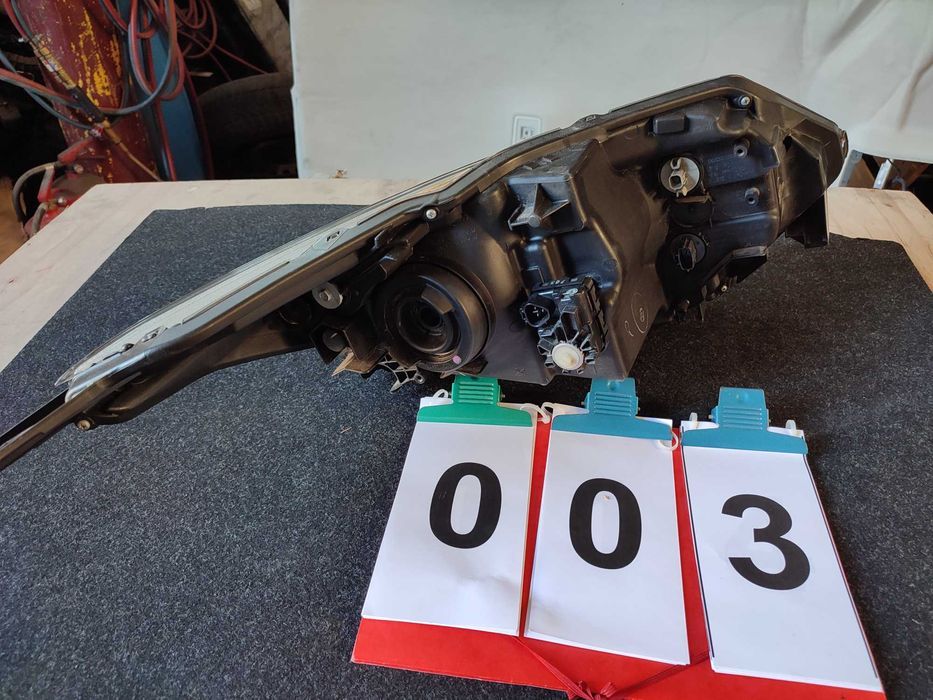 Honda HRV II (2013/2021) / Lampa przednia LEWA / Reflektor LEWY / EU