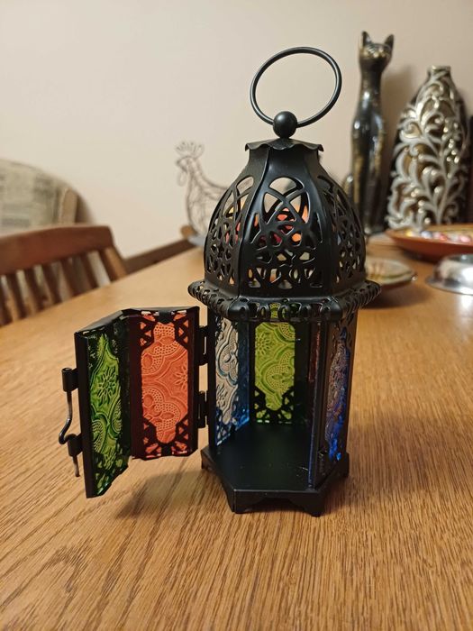 Urocza latarenka kolorowe szkło