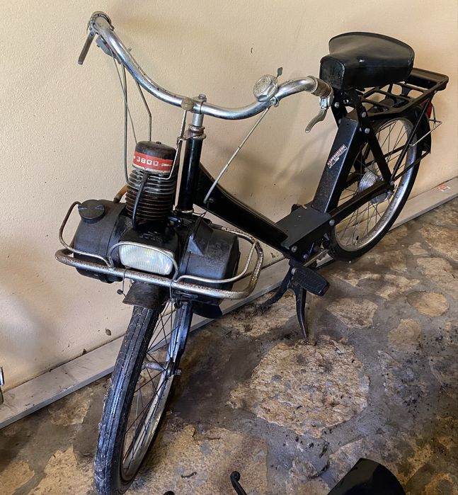 Pasteleiras antigas e uma solex