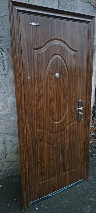 Двері жилізні вхідні
