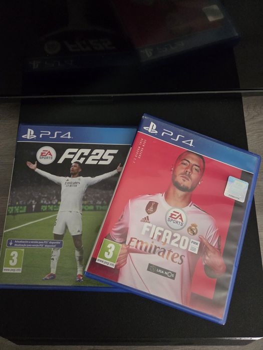 Playstation 4 500Gb + 2 comandos + 2 Jogos