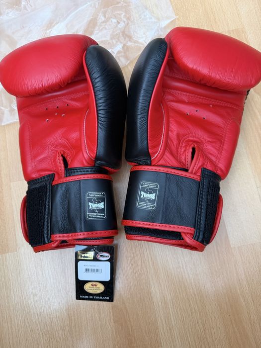 Бокскерские перчатки кожаные !