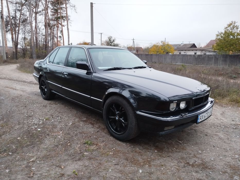 БМВ е32 735i в хорошем состоянии