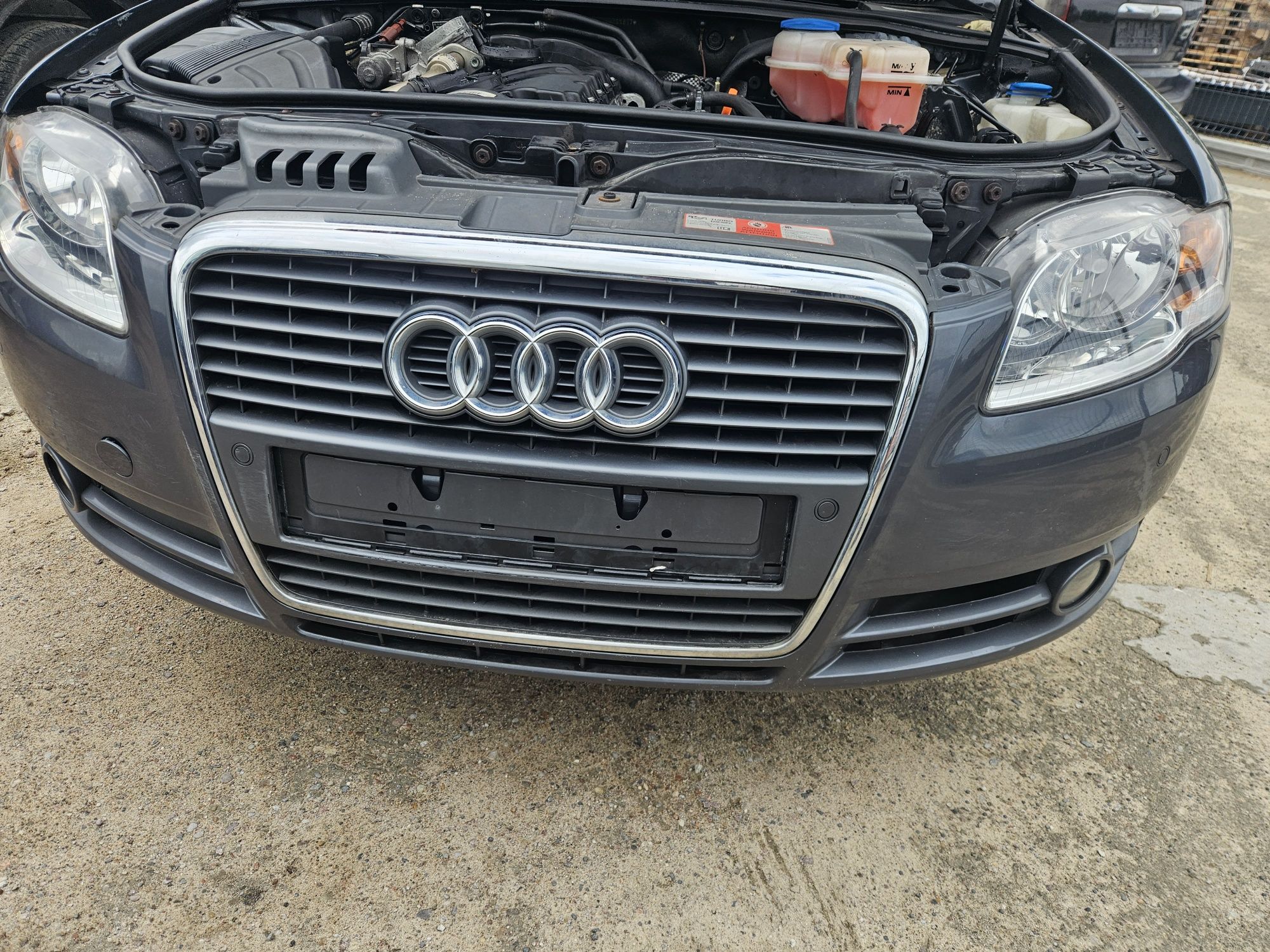 Zderzak Audi A4 B7 kolor LX7Z PDC