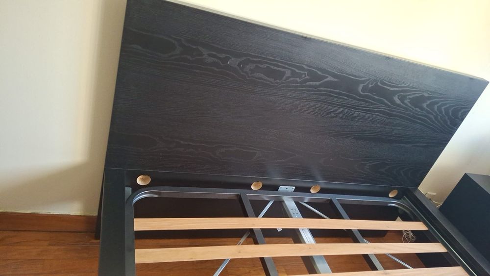 Vendo cama de casal com estrado completamente em bom estado.