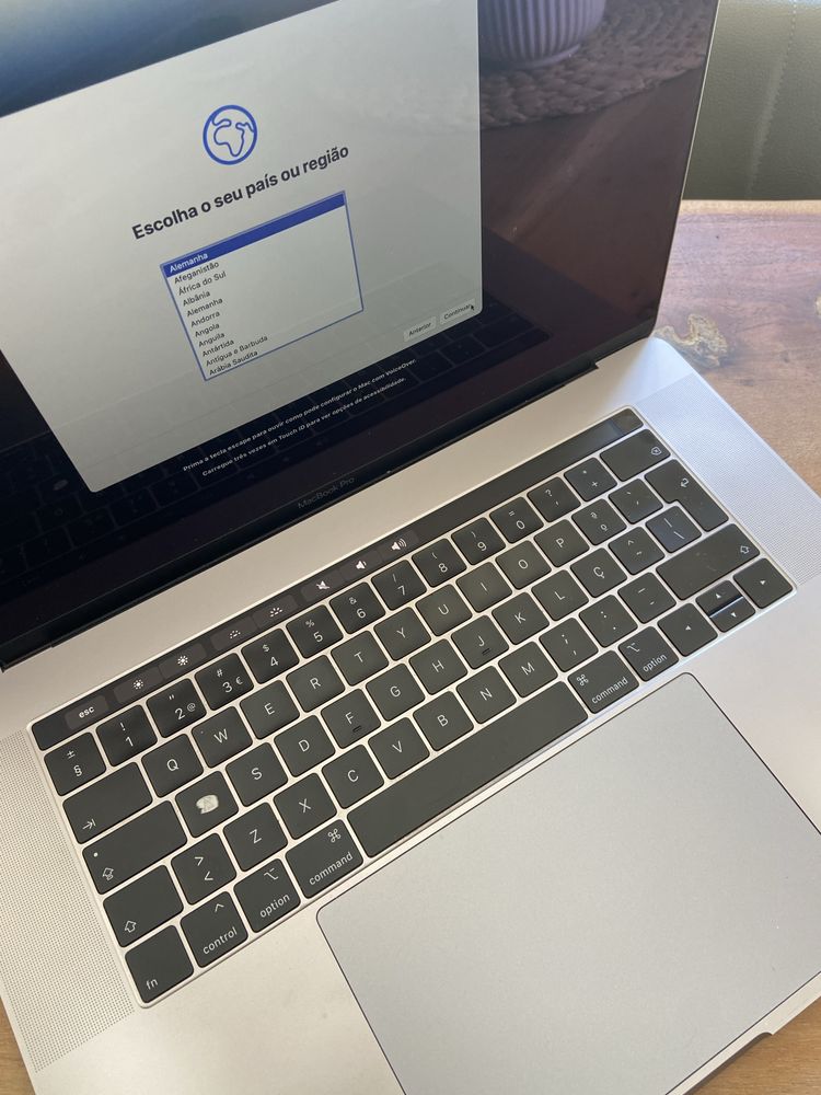 Macbook Pro 2018, 15”, i7 16RAM 256GB