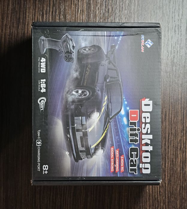 Машинка на радіокеруванні 1:64