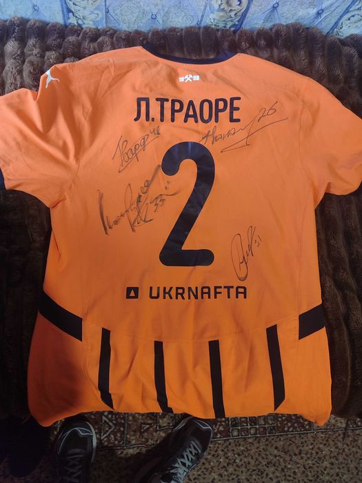 Фудболка Л.Траоле з підписами Конопля юхим, Даріо Серина,Дмитро Різник