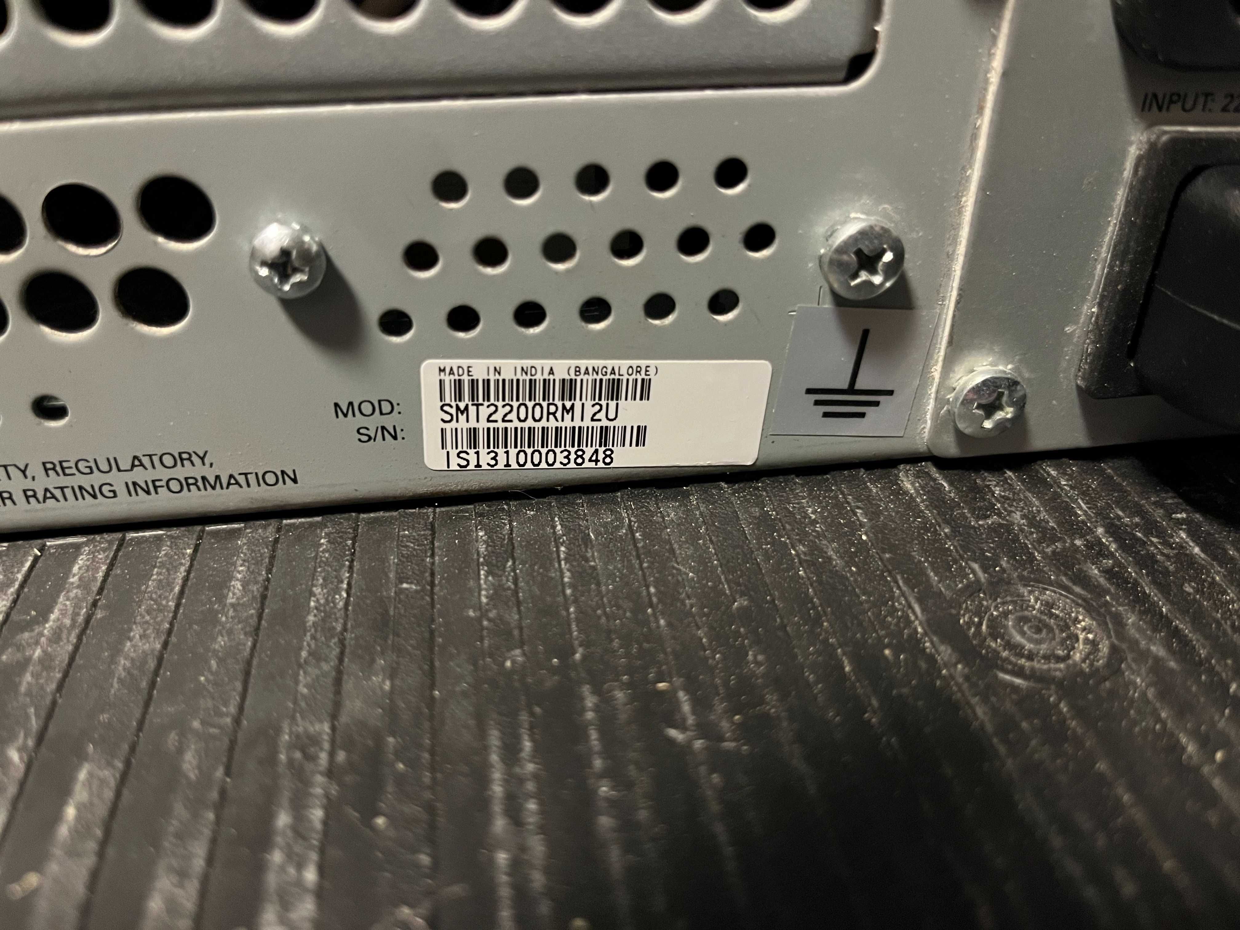 Zasilacz UPS APC SMT2200RMI2U - nowe akumulatory, szyny do szafy rack