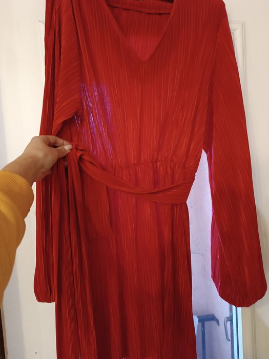Продам плаття(червоного кольору)