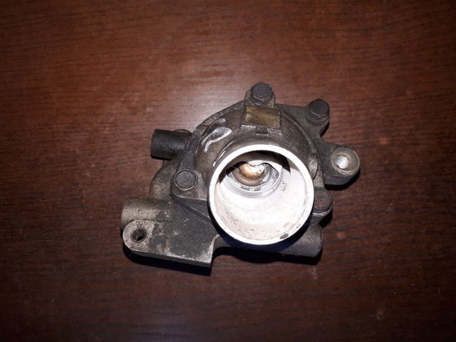 Корпус термостата Nissan primera ниссан примера SR20 бензин