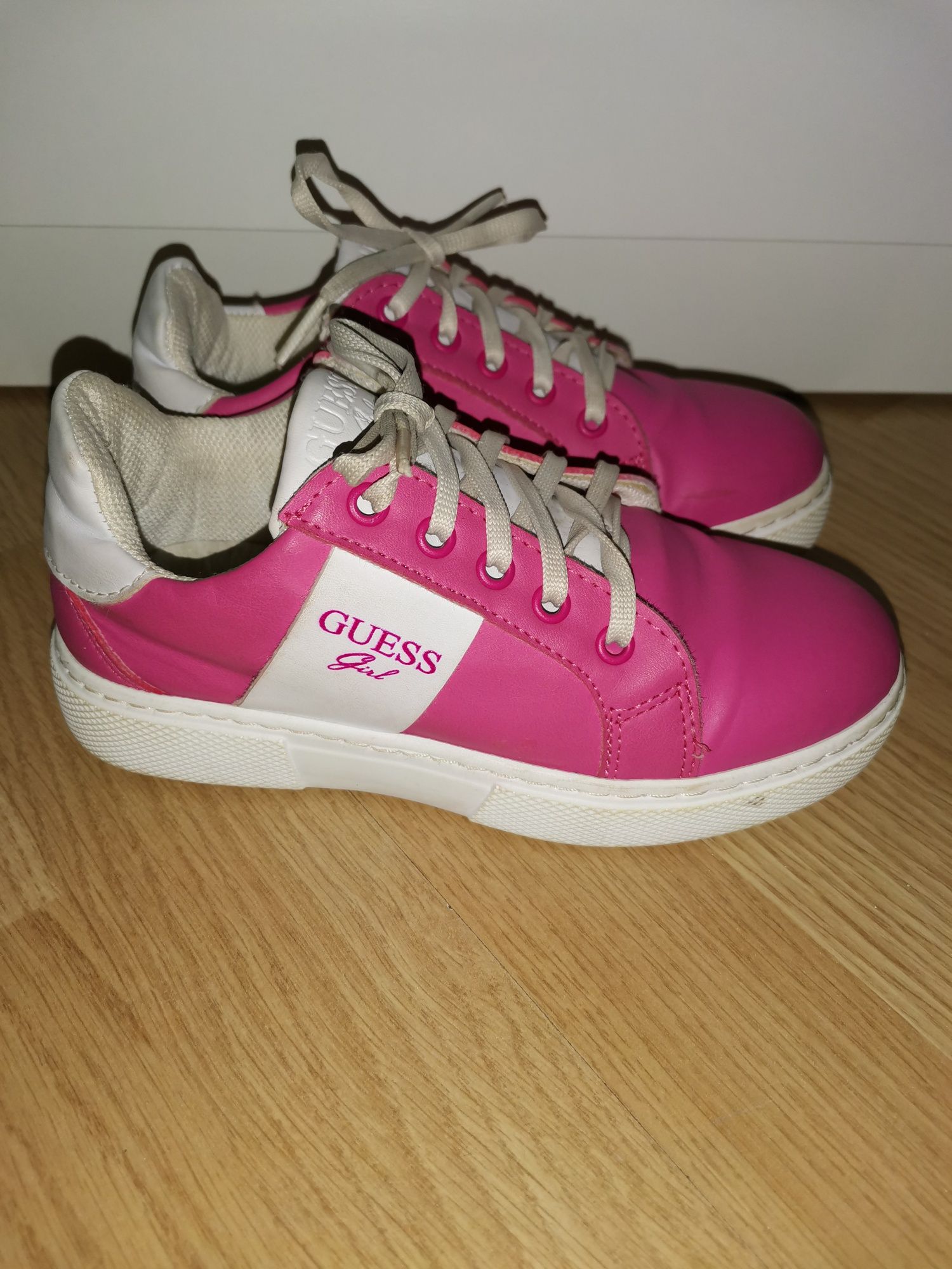 Guess adidasy r. 30