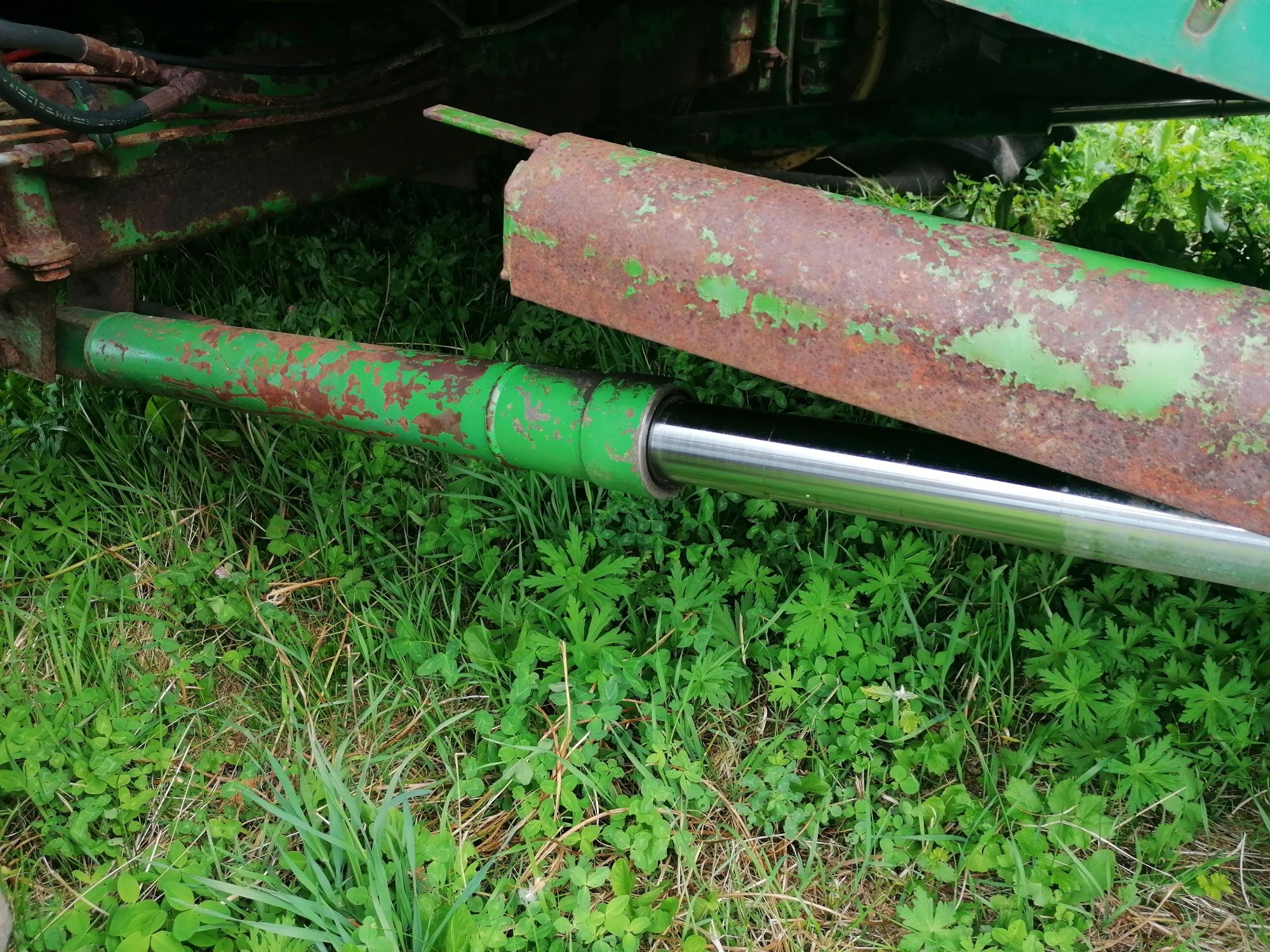 Wytrząsacze John Deere 1085,1188 kabina, wały wytrzasaczy, podajnik