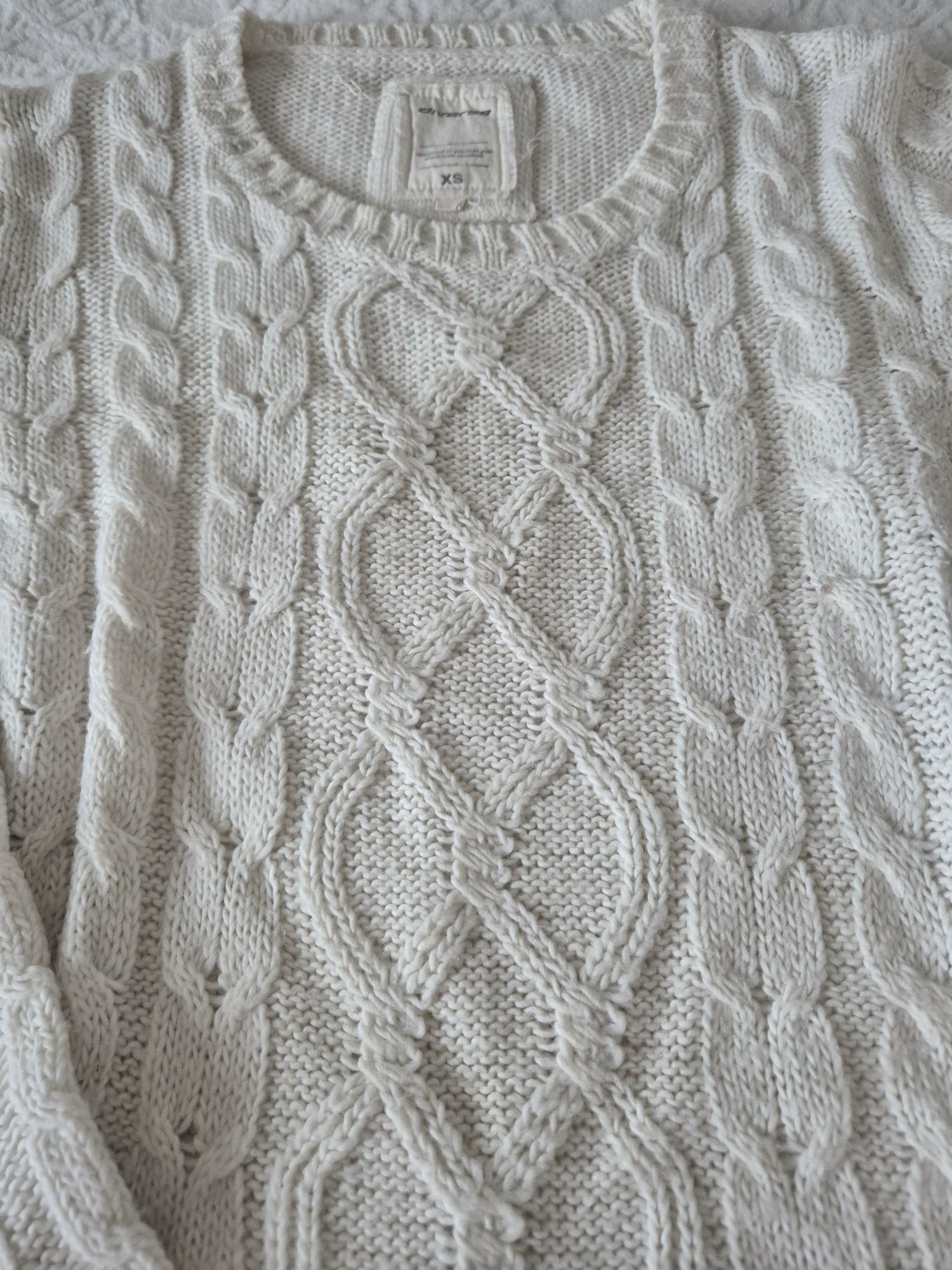 Diverse sweter kremowy z wełną, warkoczowy wzór