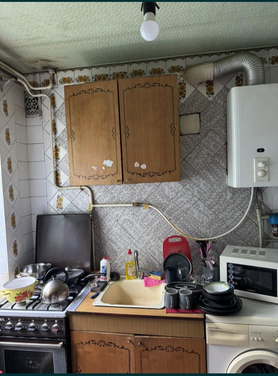 Продається трикімнатна квартира