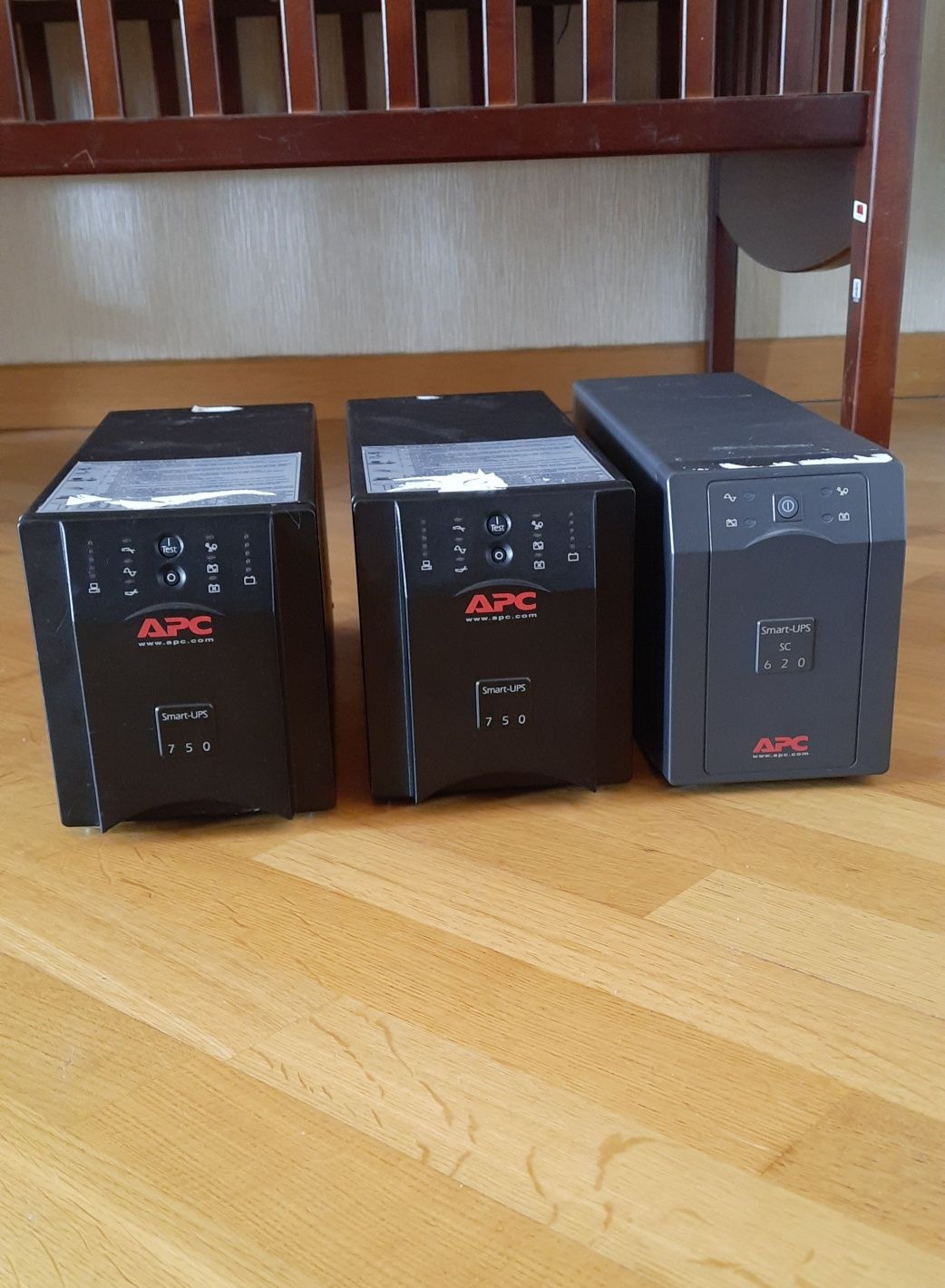 Джерело безперебійного живлення APC smart-UPS 750 та 620