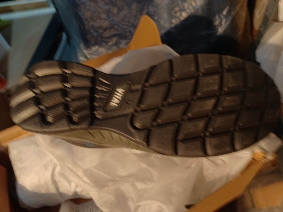 Buty robocze roz.41/7UK z metalowym noskiem