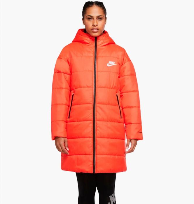 Пуховик жіночий Nike W Nsw Tf Rpl Classic Hd Red DJ6999-673