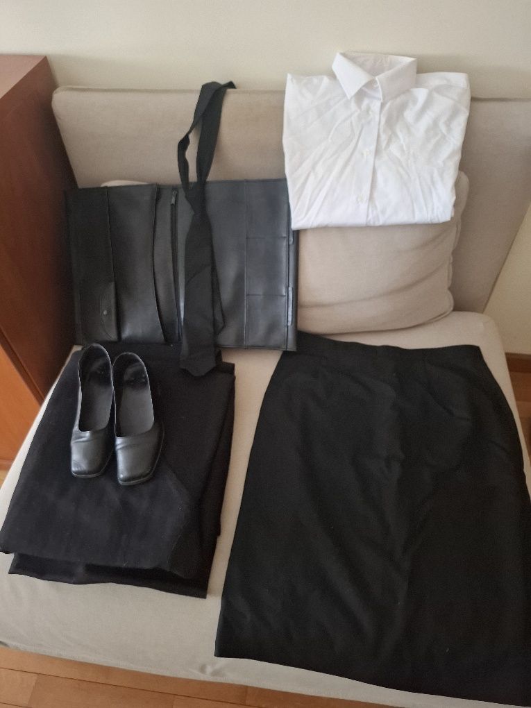 Traje académico como novo