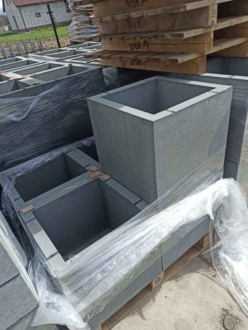 Donica  betonowa z dnem 50x50 wys. 45cm. Gat 1 cena brutto.zbrojone