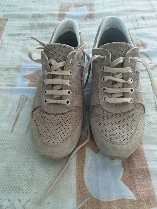 Sapato em pele tamanho 36