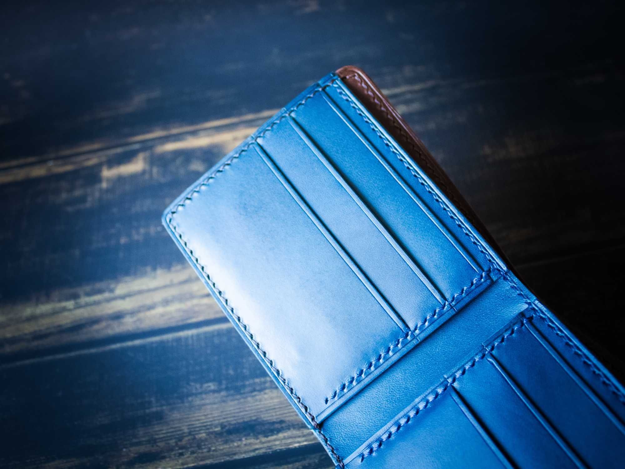 Włoski skórzany portfel Bifold, grawerowany minimalistyczny portfel