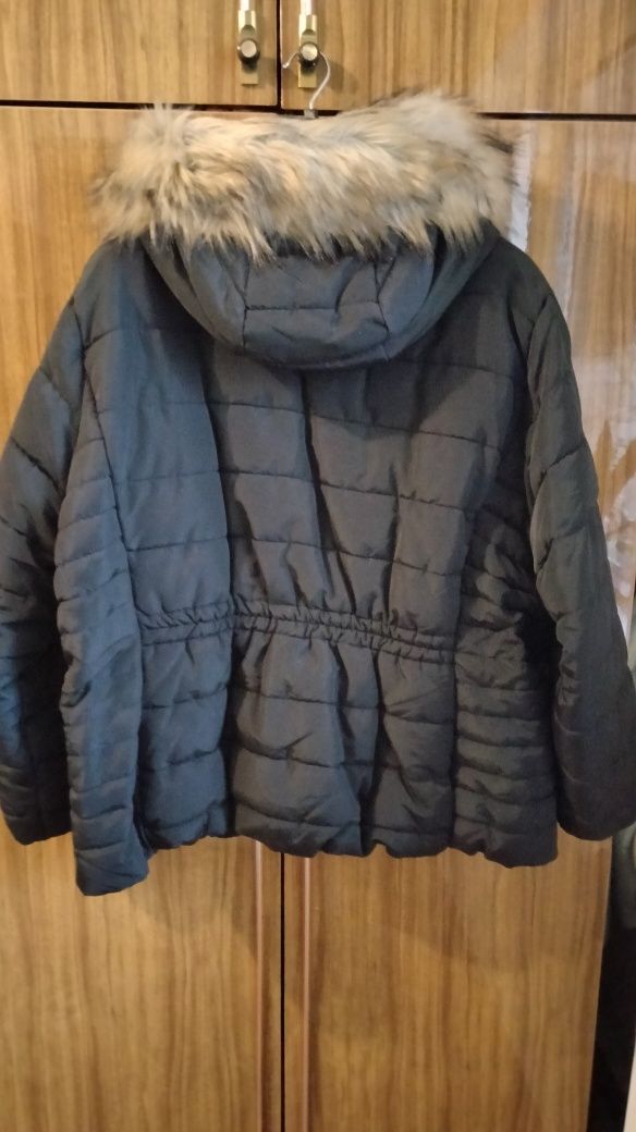 Женская зимняя куртка H&M (56 р.)
