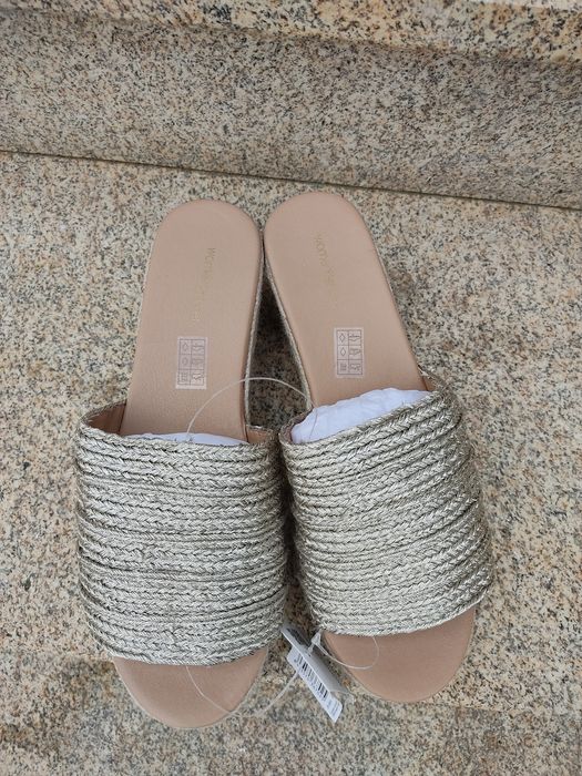 Sandálias "pala"/ tira larga douradas, NOVAS A ESTREAR