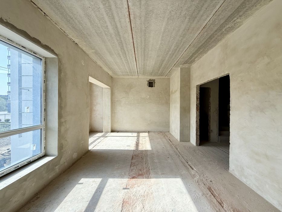 Зданий таунхаус з гаражем та міськими комунікаціями поруч озера!