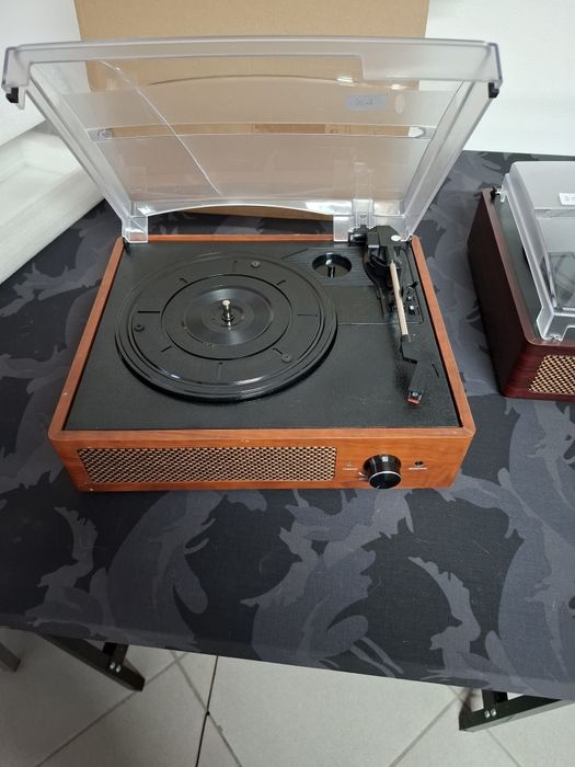 Gira discos com tampa danificada