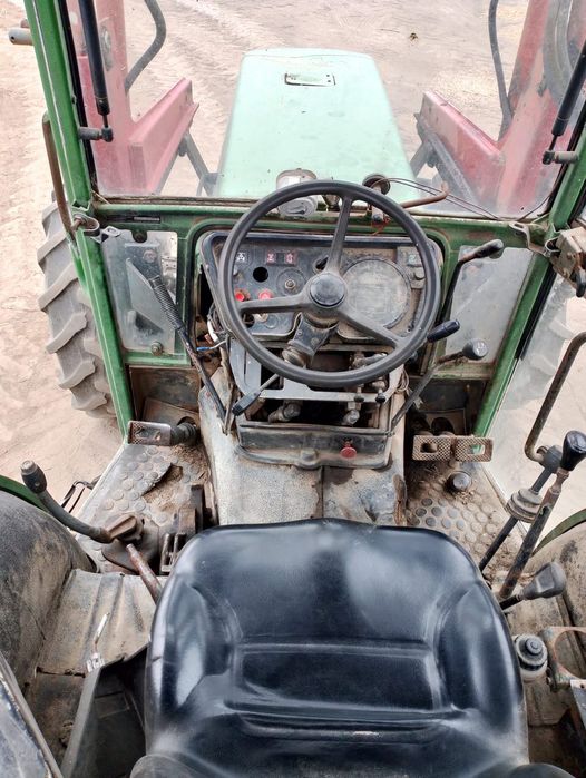 Fendt 275s z ładowaczem