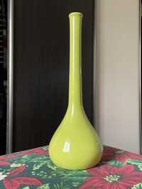 Керамічна ваза з вузьким горлом
