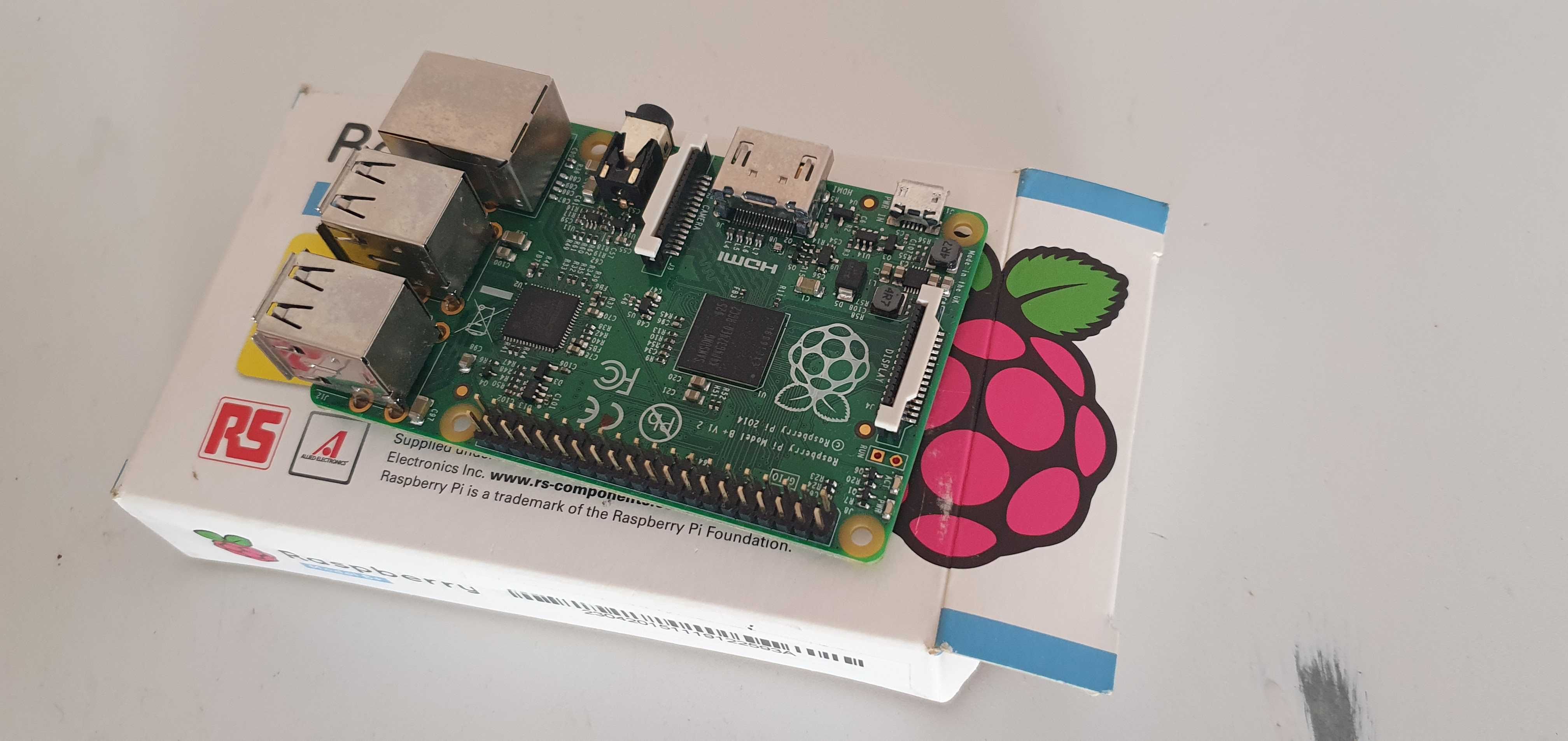 Rasberry Pi Model B+ e Acessórios