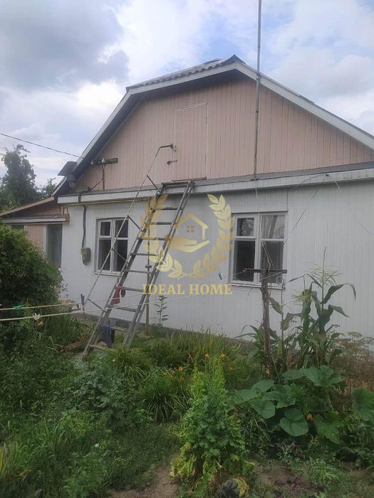 Продам будинок в смт Борова