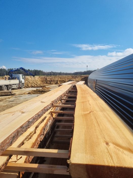 Tarcica sosnowa sucha (10-12%).