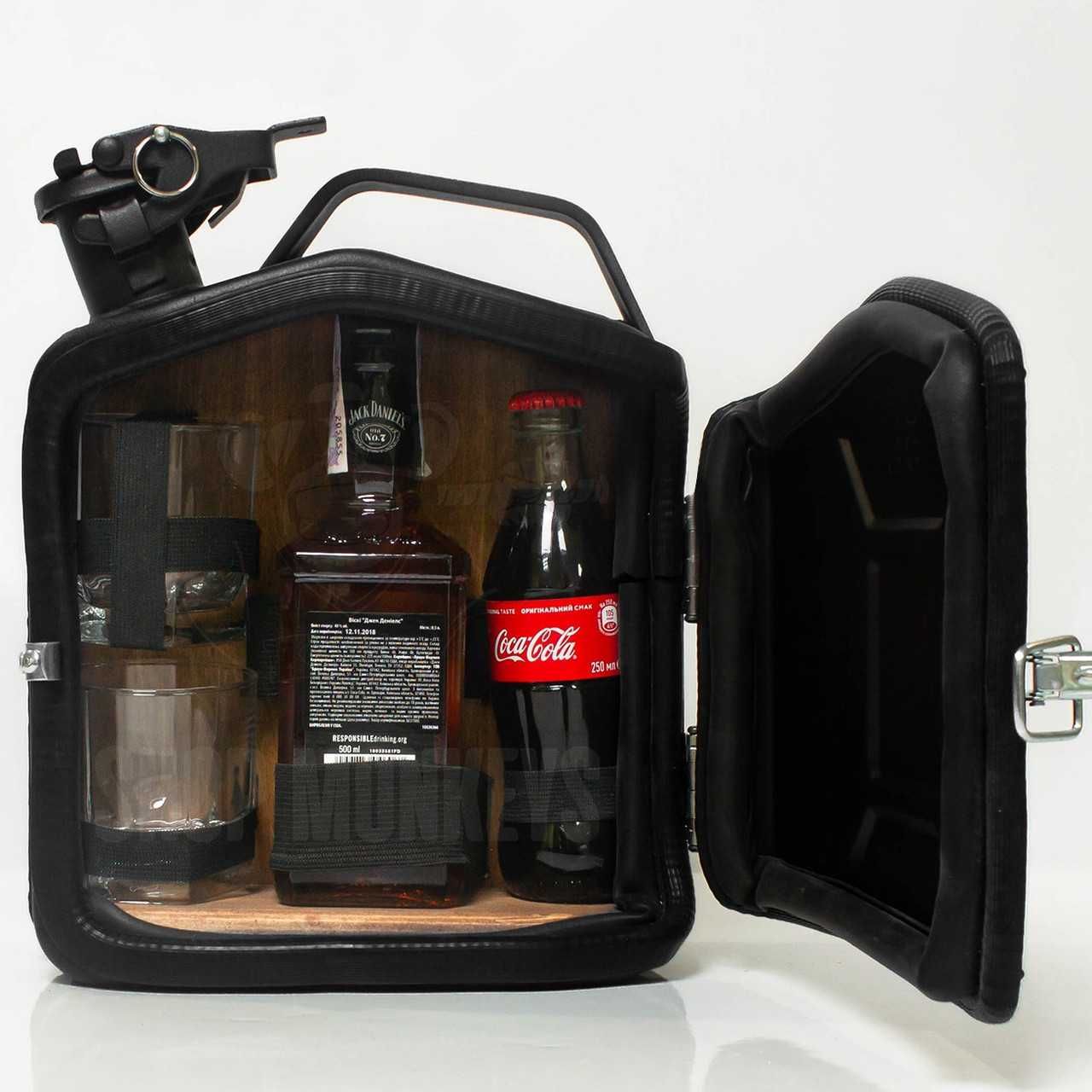 Мині бар каністра "Audi" з двома стаканами, сейф для алкоголя